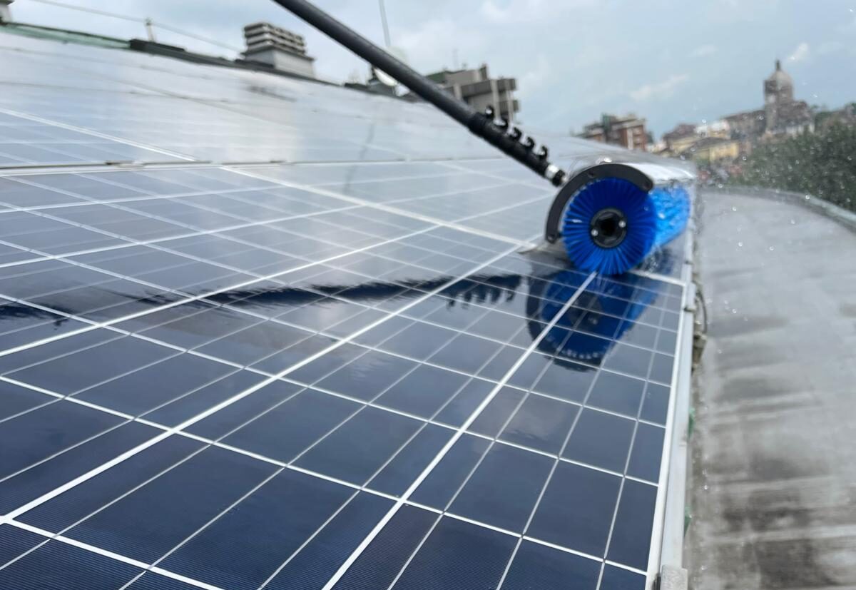 Lavaggio solare -pulizia professionale dei pannelli fotovoltaici e moduli solari